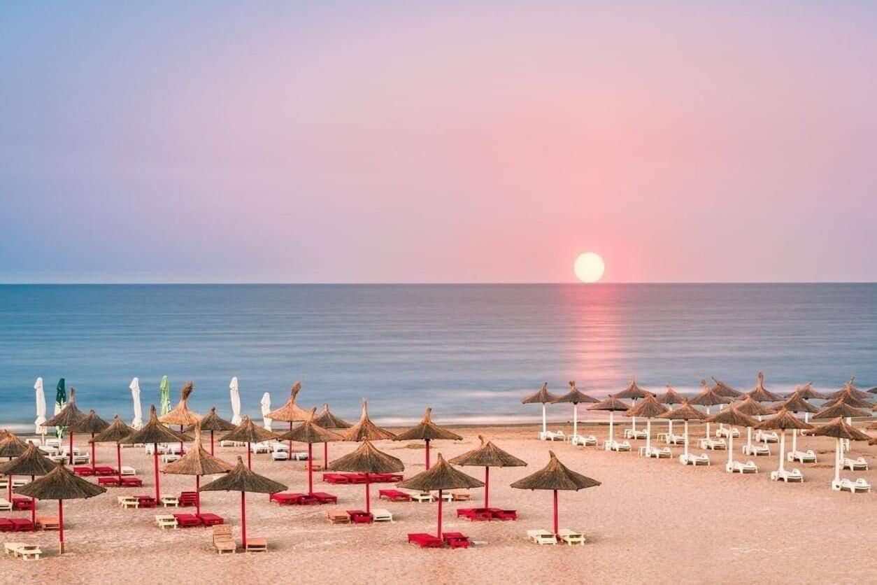 B&P Apartments Mamaia Nord 5 ナボダリ エクステリア 写真